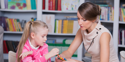 Especialista en Familia y Necesidades Educativas, Sociales y Laborales